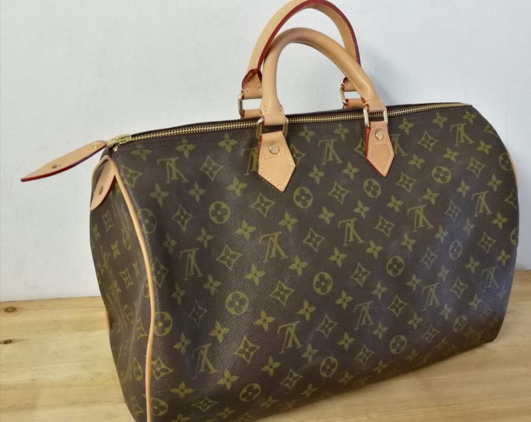 Oggi vediamo come restaurare questo vecchio baulettone @Louis Vuitton